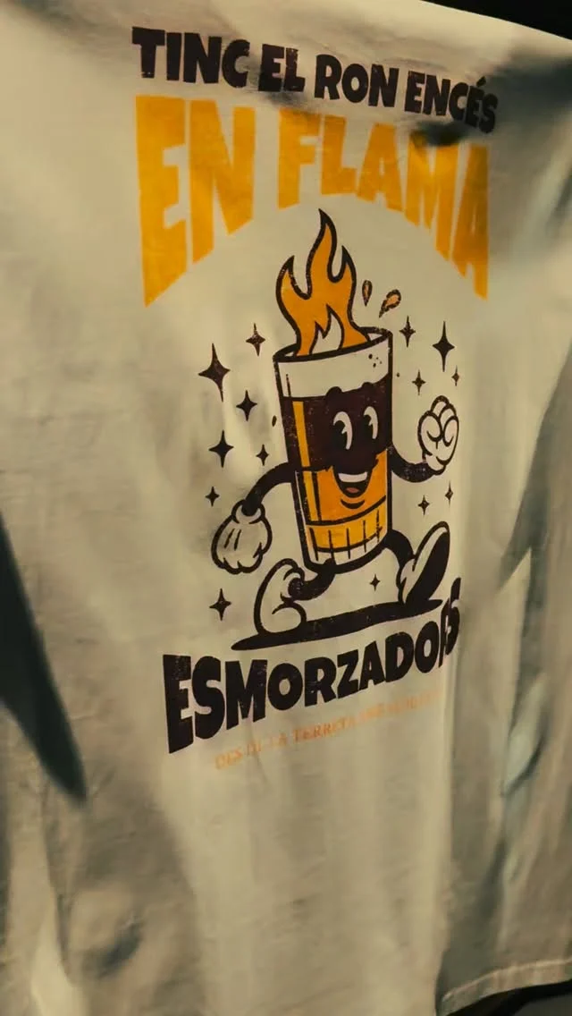 😬Adivina quien se ha colado en la exposición de ilustración más top de la ciudad.

🔥 Hemos conseguido colocar nuestra oda al cremaet“Tinc el ron encès en flama” junto a los mejores ilustradores valencianos.

👉 Todo gracias a nuestro amigos de @gnomo.eu que son SUPER majetes.😘

Parc Central de Valencia, Nave 3, hasta el 14 de diciembre. 

Quieres ir pero aún no lo sabes.

#esmorzaret #mesesmorzarmenysdrama #camisetasalmuerzos #comboi #cremaet